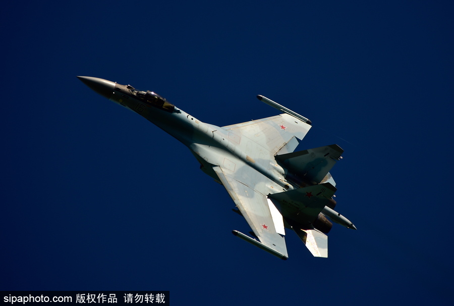 沖上云霄 俄羅斯戰(zhàn)機航空團訓練大片既視感