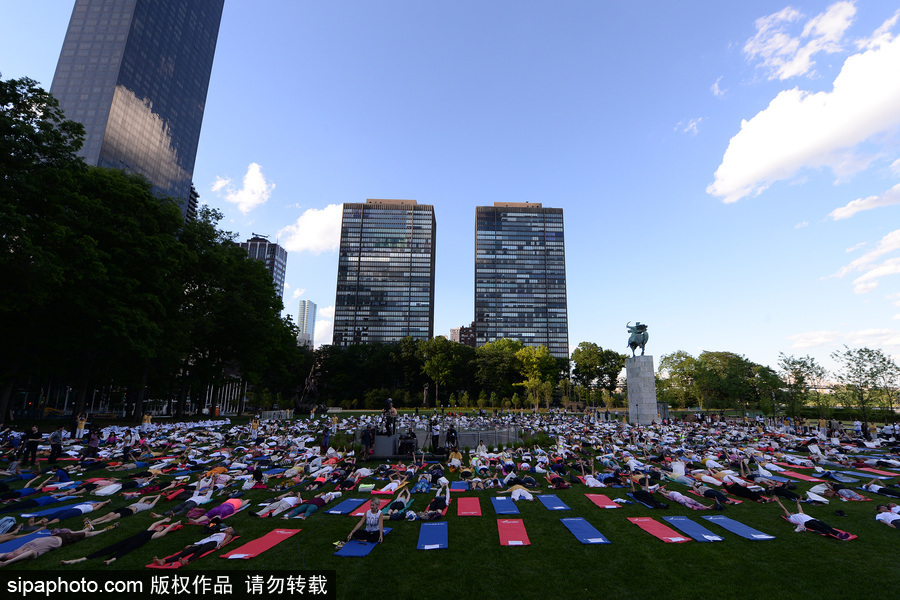 聯合國總部慶祝“國際瑜伽日” 聚集千名愛好者參加瑜伽課程