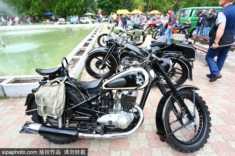波蘭舉行復(fù)古車(chē)展 細(xì)數(shù)經(jīng)典老爺車(chē)停留的歲月