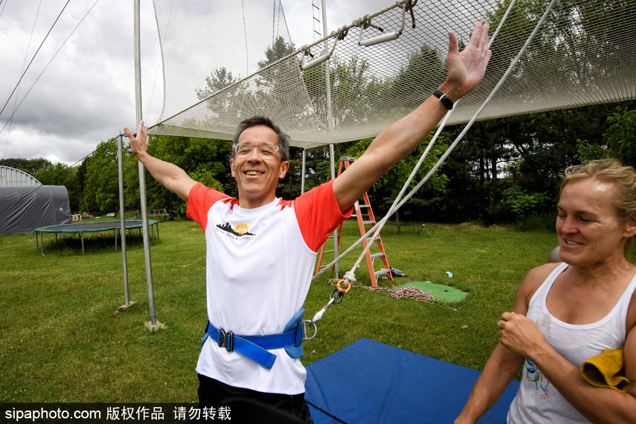 想成為空中飛人嗎？美國圣克羅伊島開設高空秋千訓練營