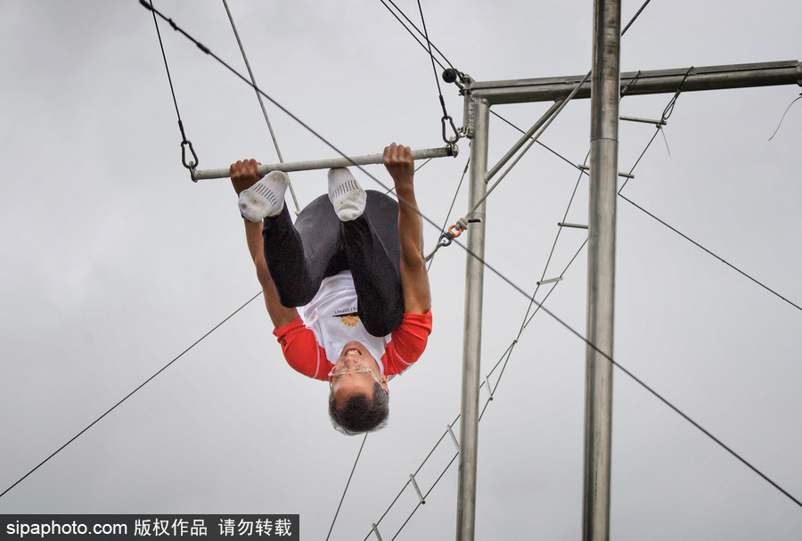 想成為空中飛人嗎？美國圣克羅伊島開設(shè)高空秋千訓練營