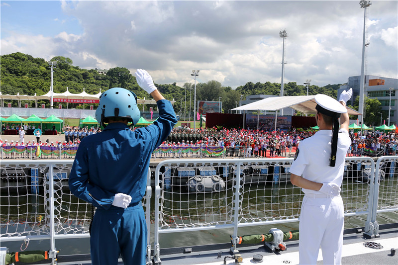 海軍遼寧艦編隊離開香港 香港特區政府舉行隆重歡送儀式