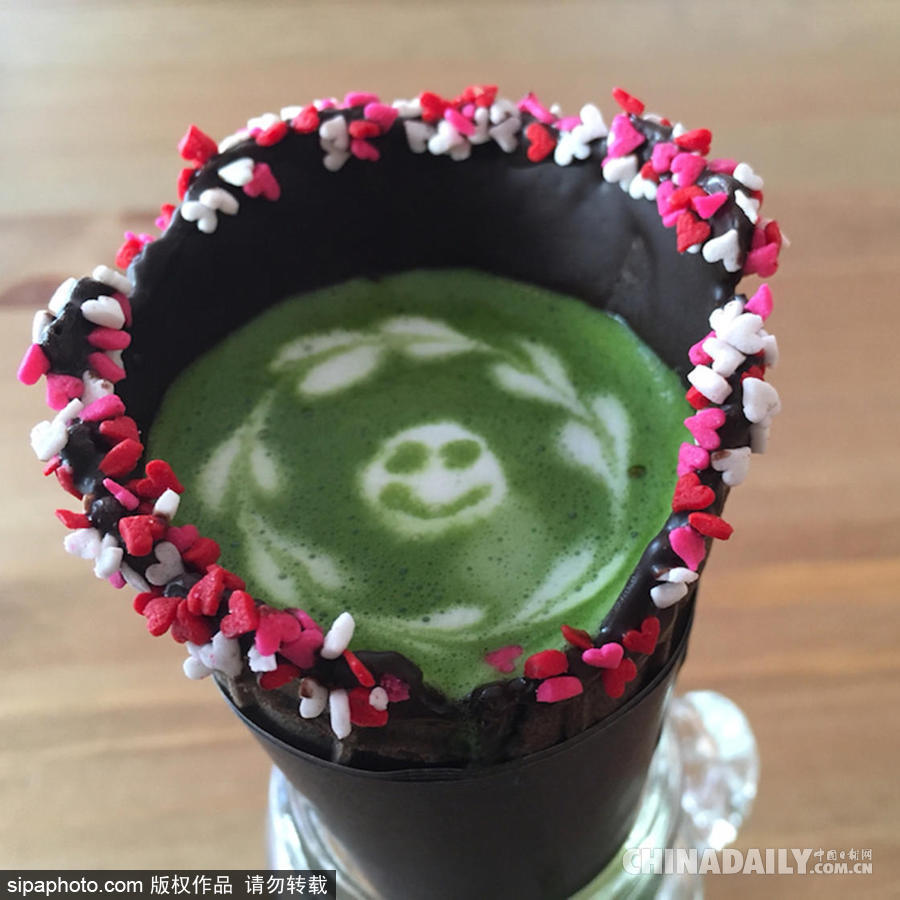來一杯脆皮咖啡！東京一咖啡店標新立異推出能喝的“甜筒”