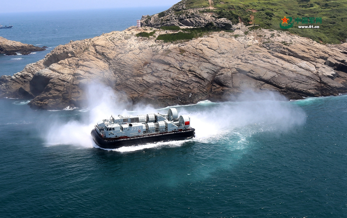立體投送登陸 我海軍艦、機(jī)、艇協(xié)同出擊