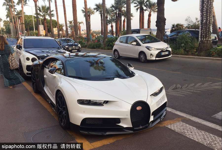 法國(guó)戛納海濱大道遍地是豪車