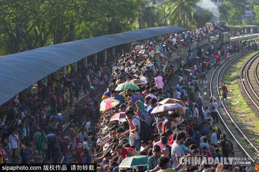 宰牲節(jié)即將到來 孟加拉國“火車大軍”購票場面不輸中國春運