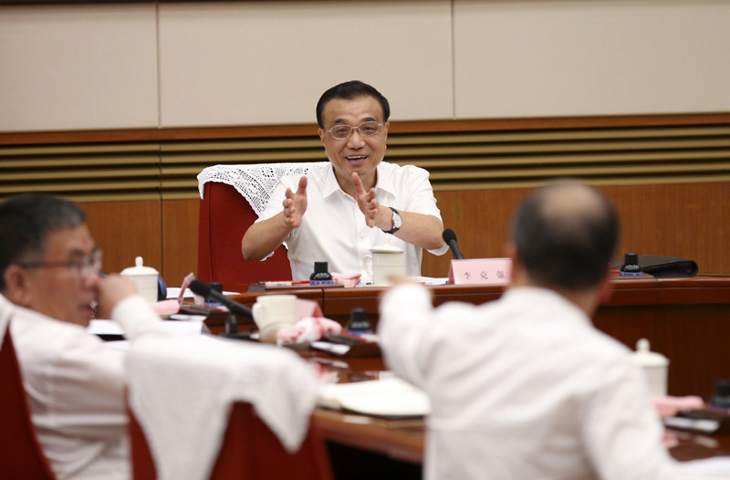 李克強(qiáng)主持召開推動制造強(qiáng)國建設(shè)、持續(xù)推進(jìn)經(jīng)濟(jì)結(jié)構(gòu)轉(zhuǎn)型升級座談會