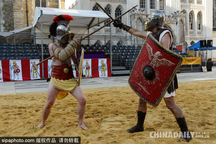 英國(guó)倫敦舉行古典角斗士大戰(zhàn) 模樣逼真重現(xiàn)歷史