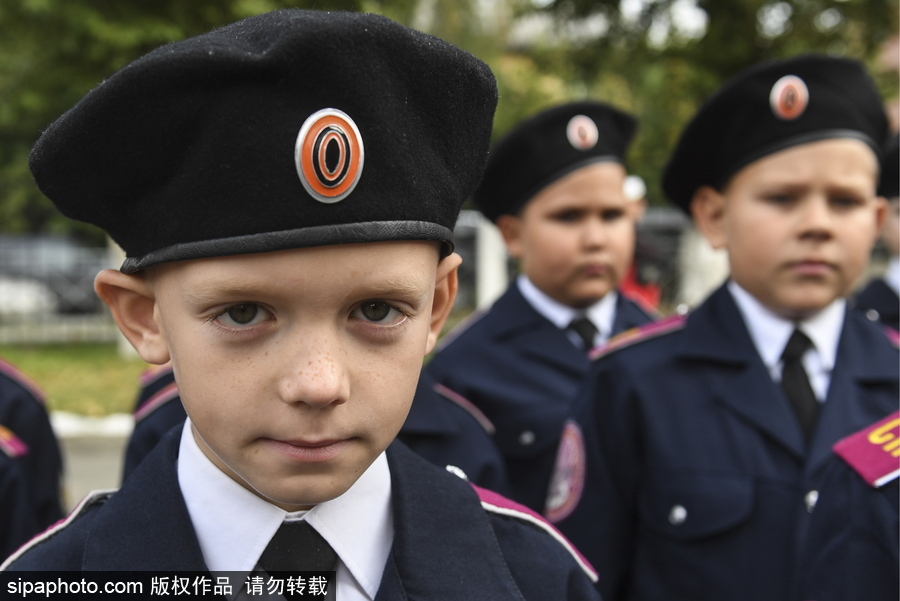 俄羅斯“知識日” 西伯利亞軍事學校萌娃穿制服慶祝