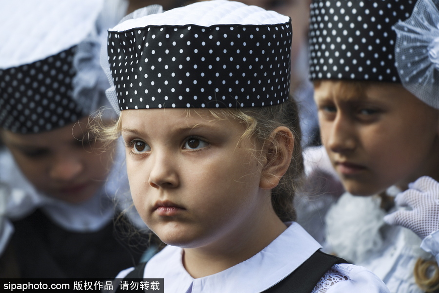 俄羅斯“知識日” 西伯利亞軍事學(xué)校萌娃穿制服慶祝