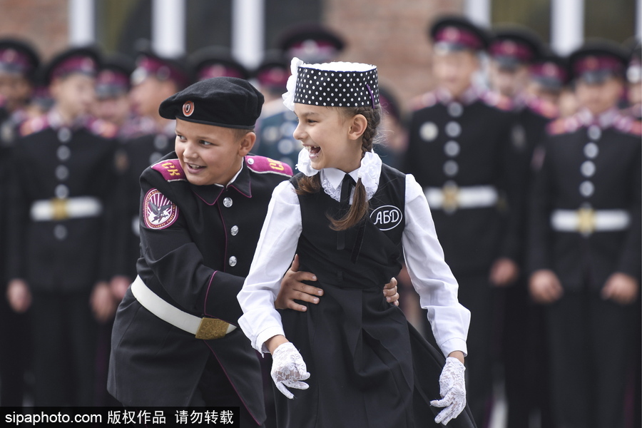俄羅斯“知識日” 西伯利亞軍事學校萌娃穿制服慶祝