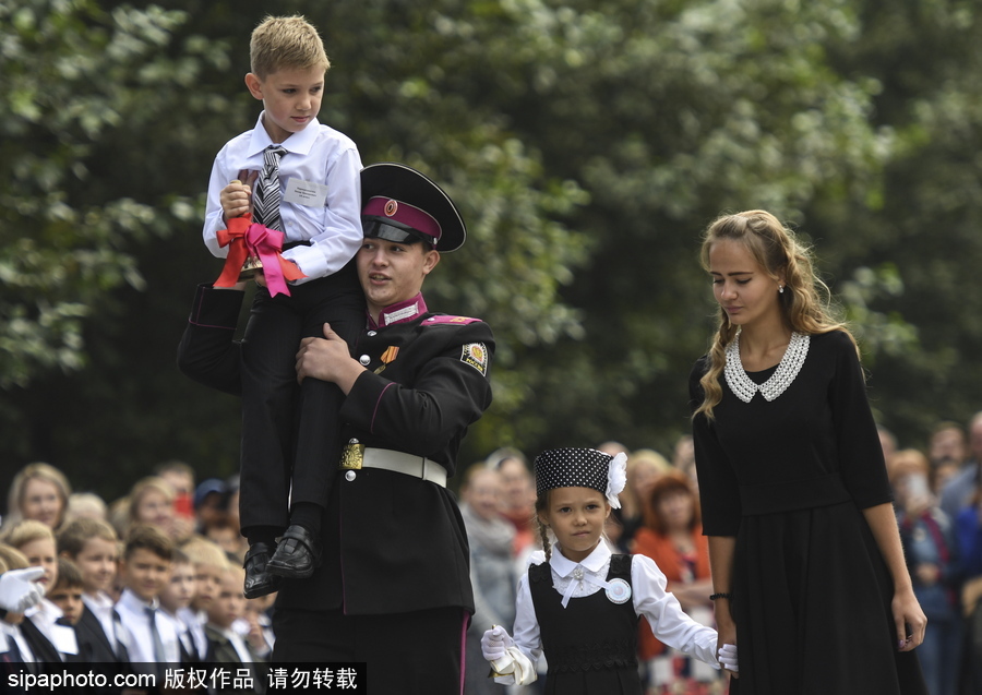 俄羅斯“知識日” 西伯利亞軍事學校萌娃穿制服慶祝