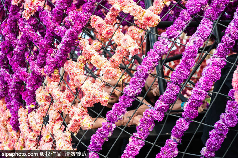 鮮花還能這樣玩 荷蘭鮮花大游行現巨型花卉“怪獸”