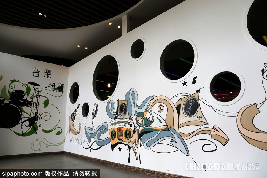 鄭州高?，F“最美”學生餐廳 音樂主題扮靚飯堂