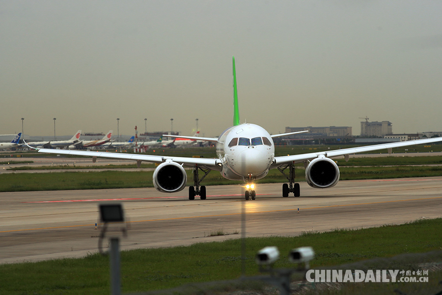 國產大型客機C919完成第二次試飛（組圖）
