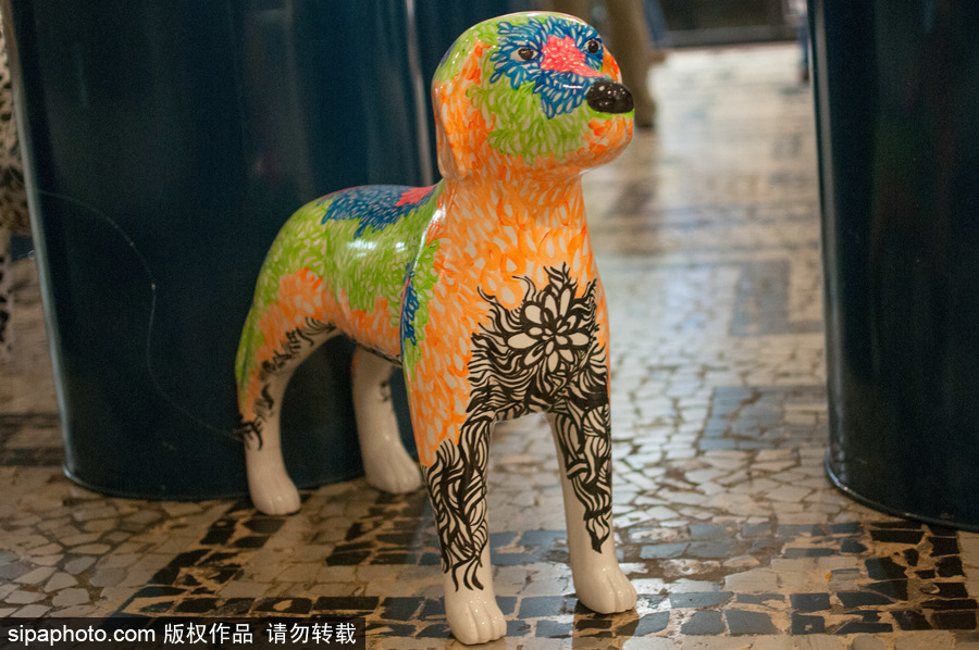 巴西圣保羅舉行狗狗雕塑展 色彩繽紛呆萌可愛(ài)