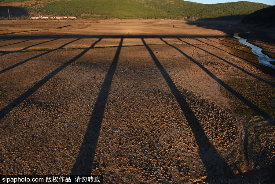 西班牙持續干旱 河流幾近干涸斷流