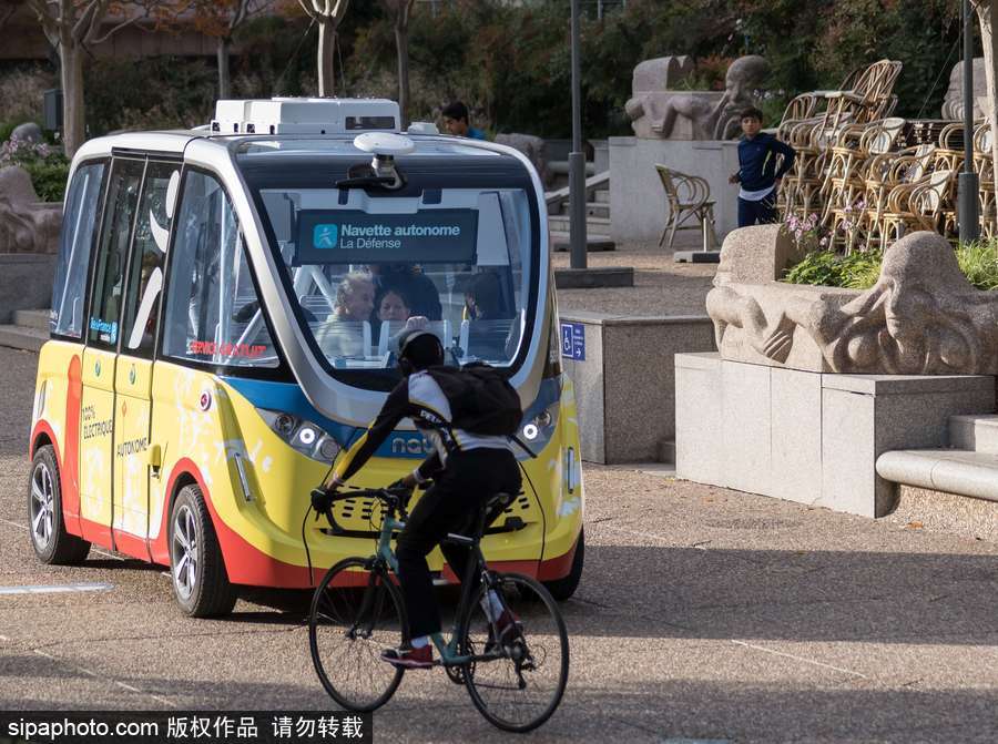 無人駕駛小公交車成巴黎街頭風景