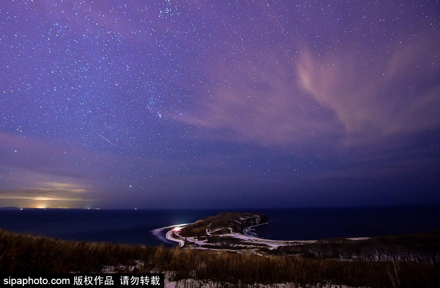俄羅斯海參崴上空現雙子座流星雨 盛大壯觀宛如仙境
