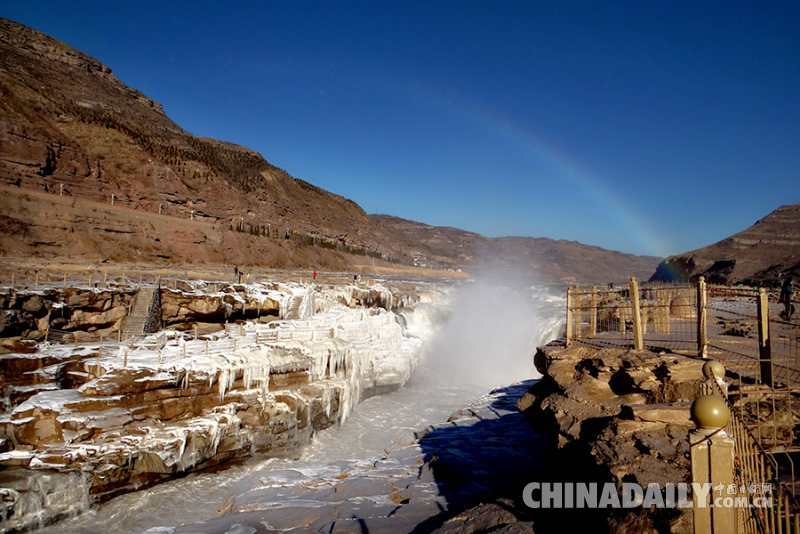 黃河壺口瀑布現“冰瀑玉壺”壯麗景觀
