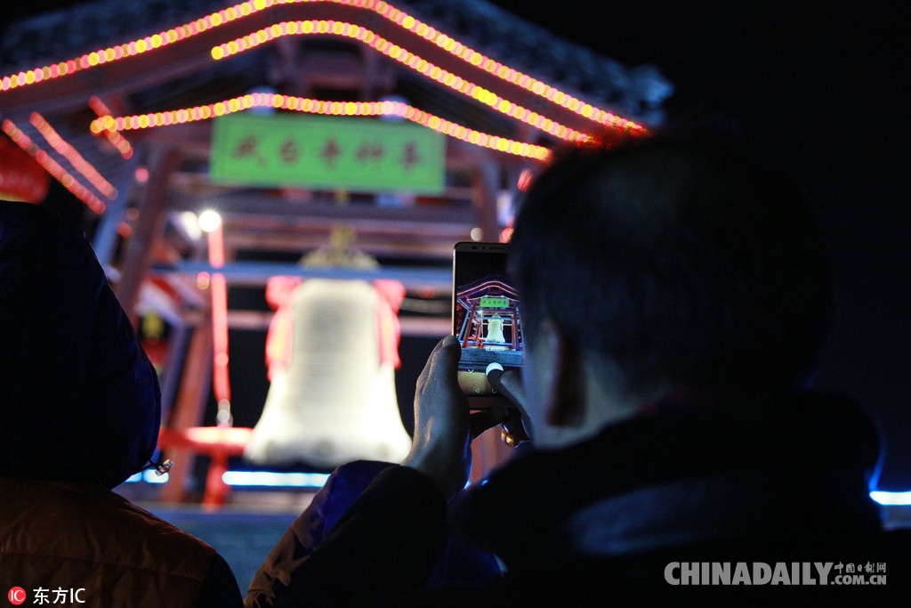 全國各地迎新年：2018，請對我好一點