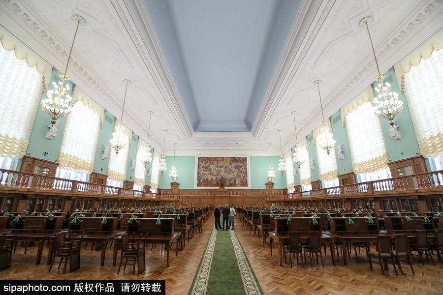 整齊劃一充滿藝術(shù)氣息 俄羅斯國(guó)立圖書(shū)館閱讀室翻新