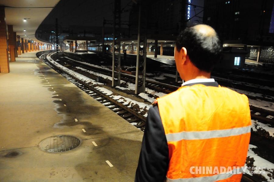 低溫冰雪中，一座城市的溫暖24小時——記錄那些在極端天氣下默默維持城市運轉的普通人