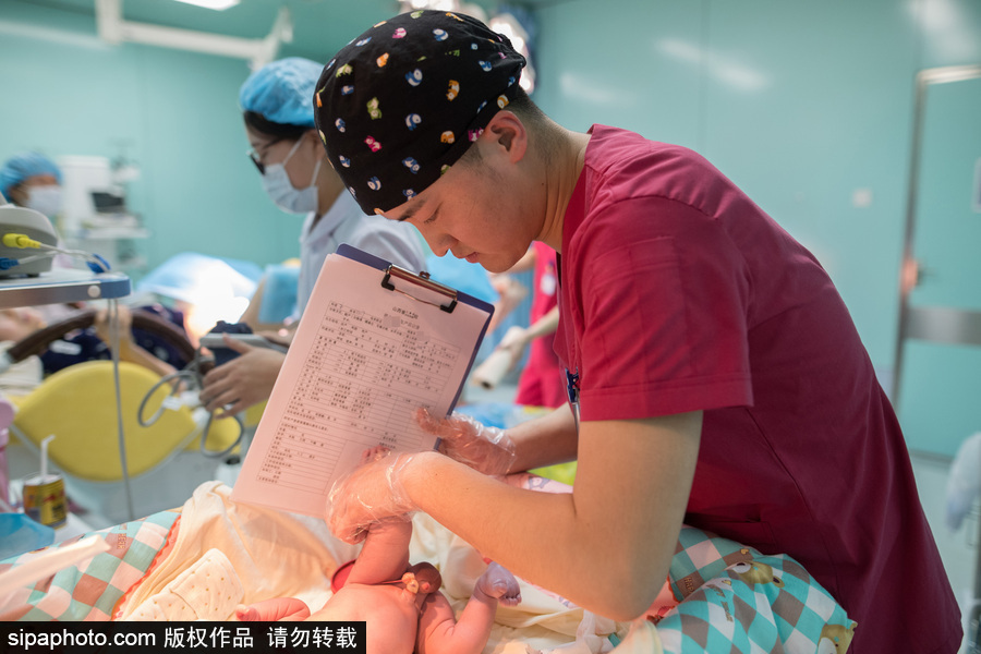 實拍太原“90后”男助產(chǎn)士 一年接生200余名嬰兒