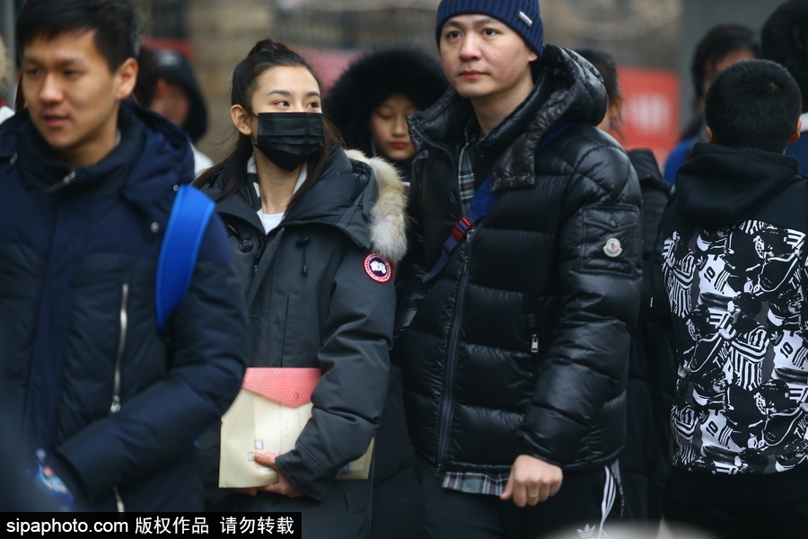 宋祖兒現(xiàn)身北京電影學院藝考 素顏馬尾辮清爽靚麗