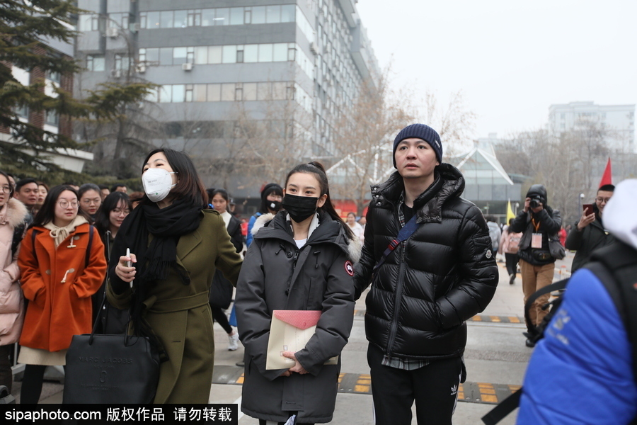 宋祖兒現身北京電影學院藝考 素顏馬尾辮清爽靚麗