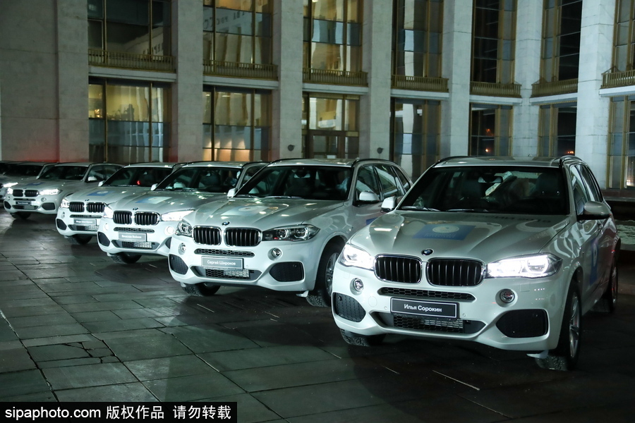 俄總理表彰冬奧會(huì)獲獎(jiǎng)運(yùn)動(dòng)員 親自贈(zèng)送寶馬轎車