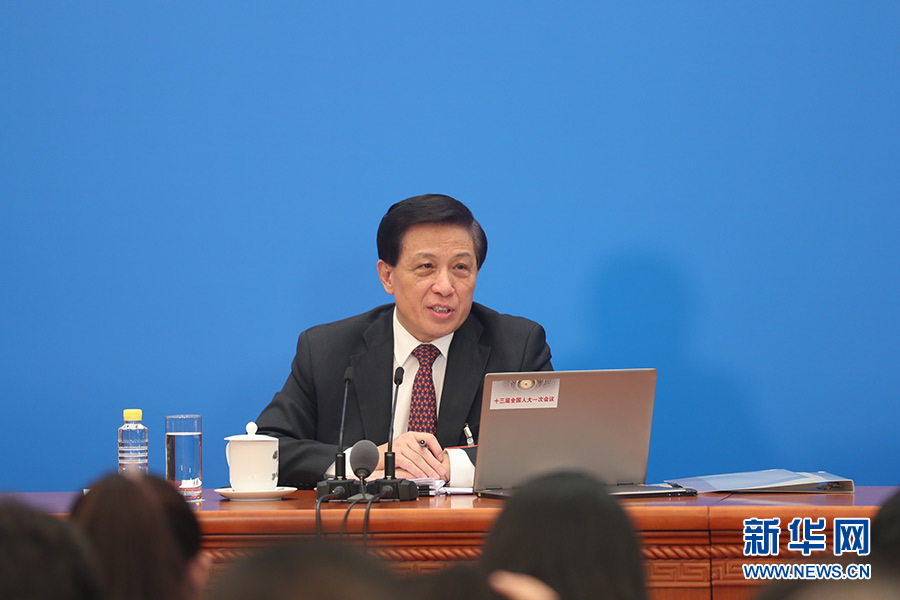 大會發言人回答中外記者提問