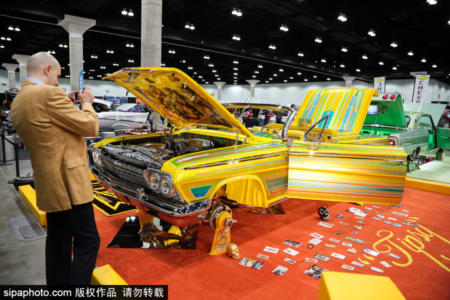 美國(guó)洛杉磯舉行經(jīng)典車(chē)展 匯聚各式老爺車(chē)復(fù)古懷舊