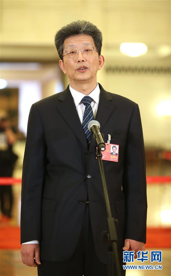 全國(guó)人大代表接受采訪(fǎng)