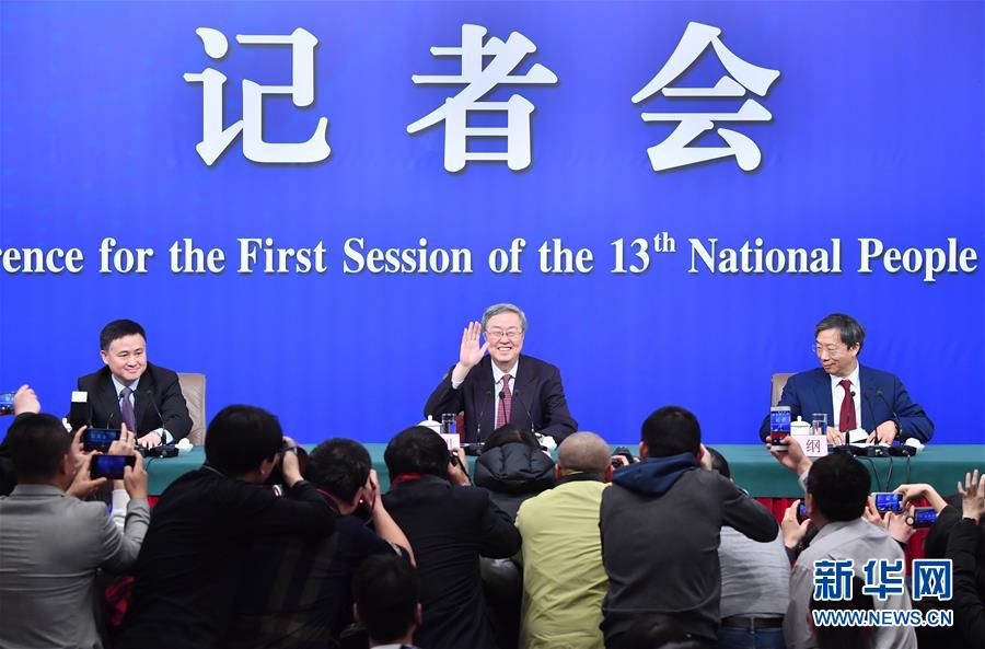 中國人民銀行行長周小川等就“金融改革與發(fā)展”答記者問