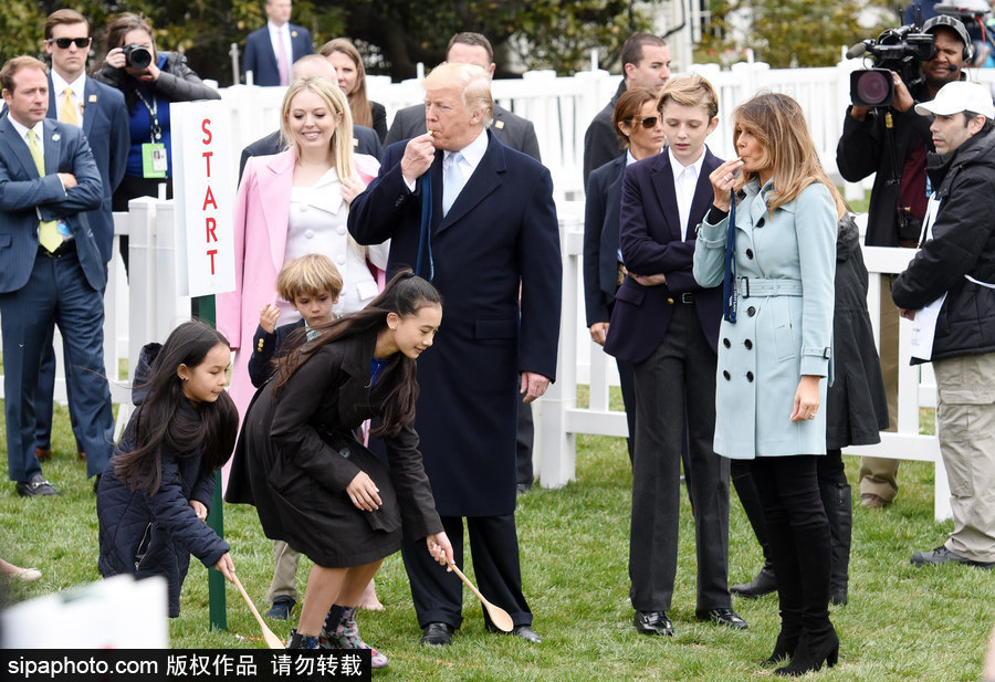 白宮舉行復(fù)活節(jié)滾彩蛋活動 “第一家庭”白宮南草坪狂歡