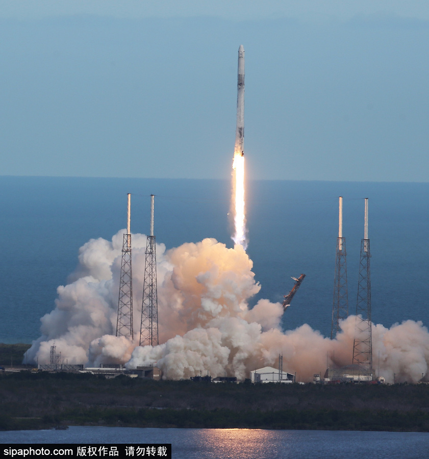 SpaceX發射“龍”飛船 為國際空間站運送補給