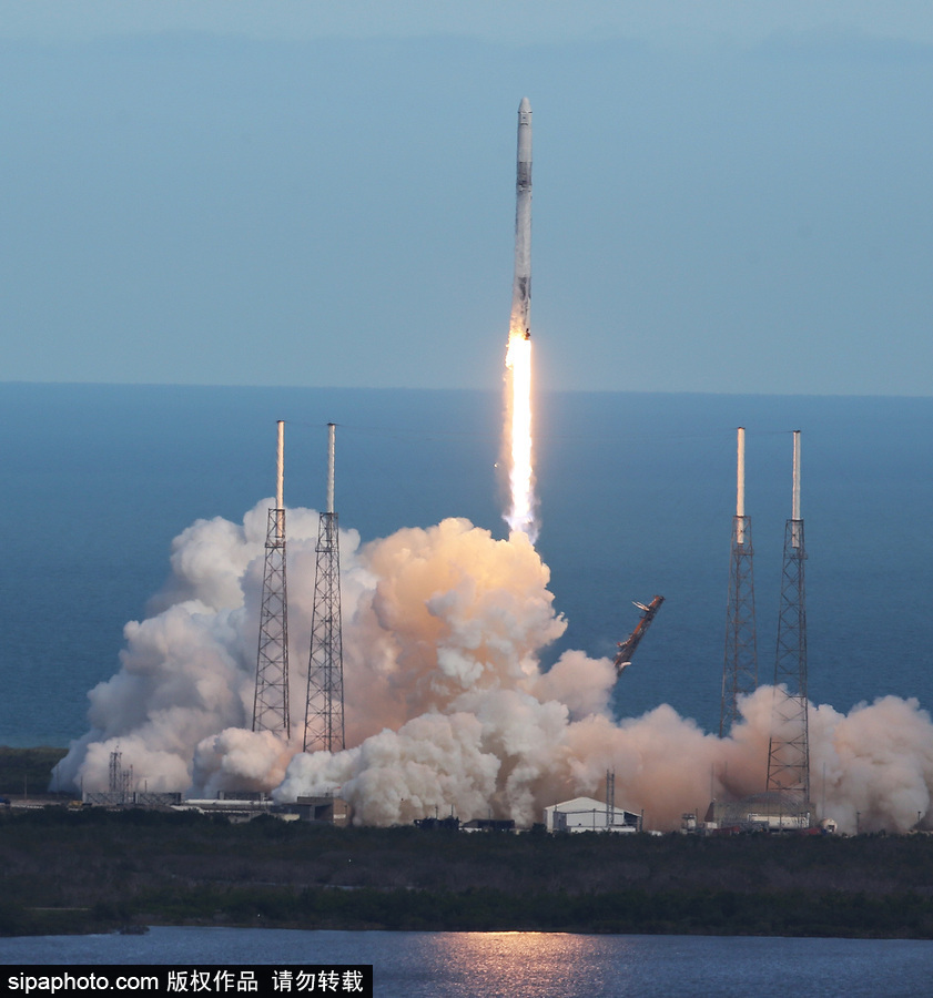 SpaceX發射“龍”飛船 為國際空間站運送補給