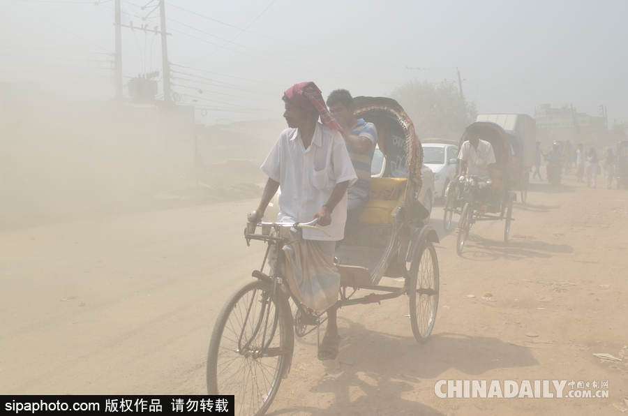 呼吸困難！孟加拉國達卡街頭塵土飛揚粉塵污染嚴重