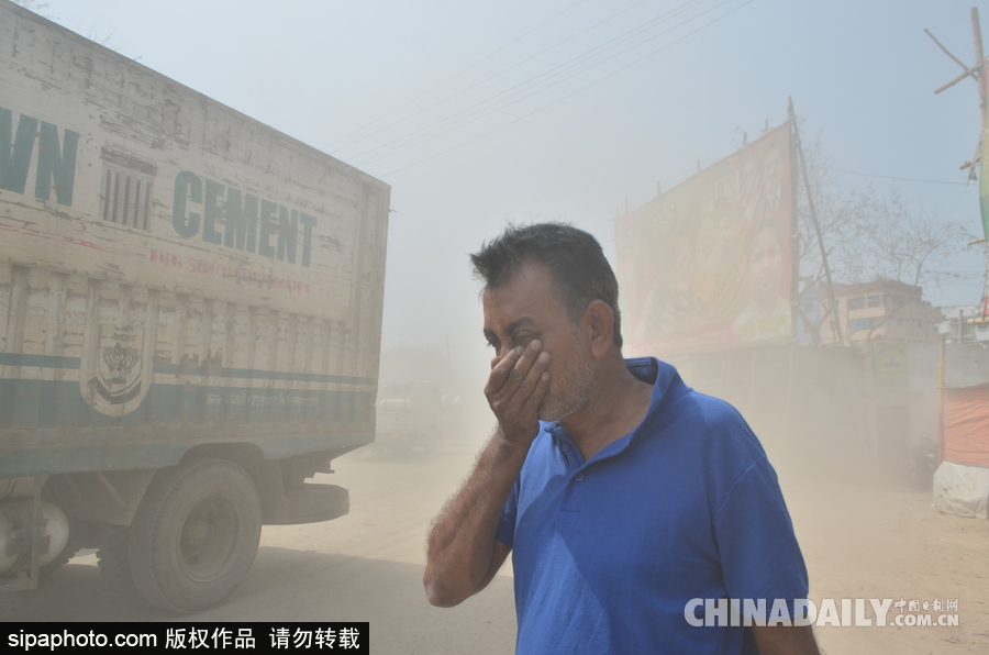 呼吸困難！孟加拉國達卡街頭塵土飛揚粉塵污染嚴重