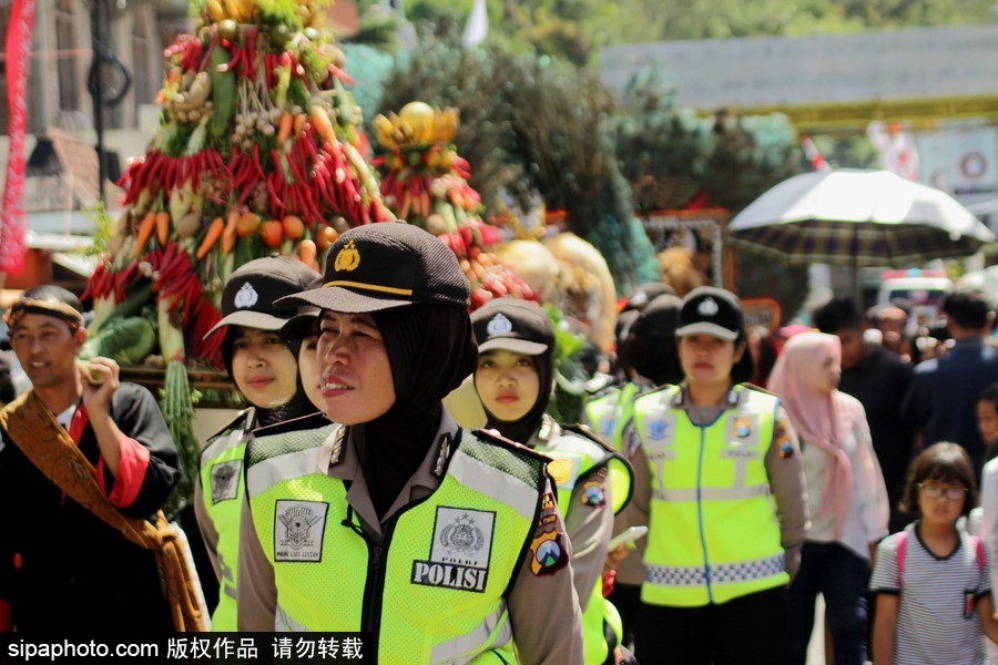 印尼茉莉芬文化游行 民眾身著傳統服飾地方特色濃郁