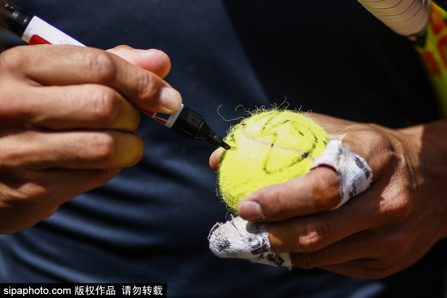 夢(mèng)想成真！納達(dá)爾與10歲癌癥幸存小球迷打網(wǎng)球十足暖男