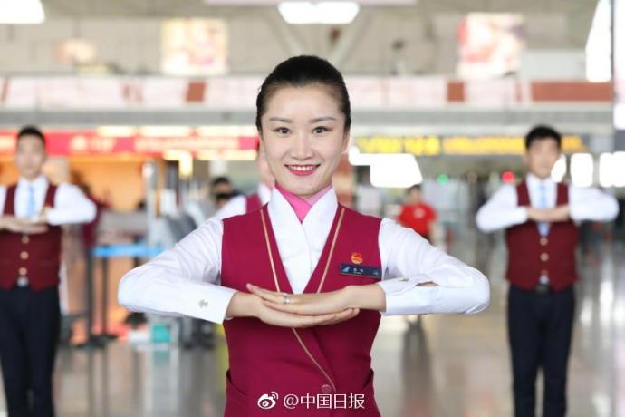 組圖：為青春點贊！空姐“快閃”致敬青年節