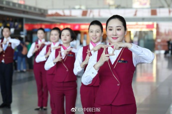 組圖：為青春點贊！空姐“快閃”致敬青年節