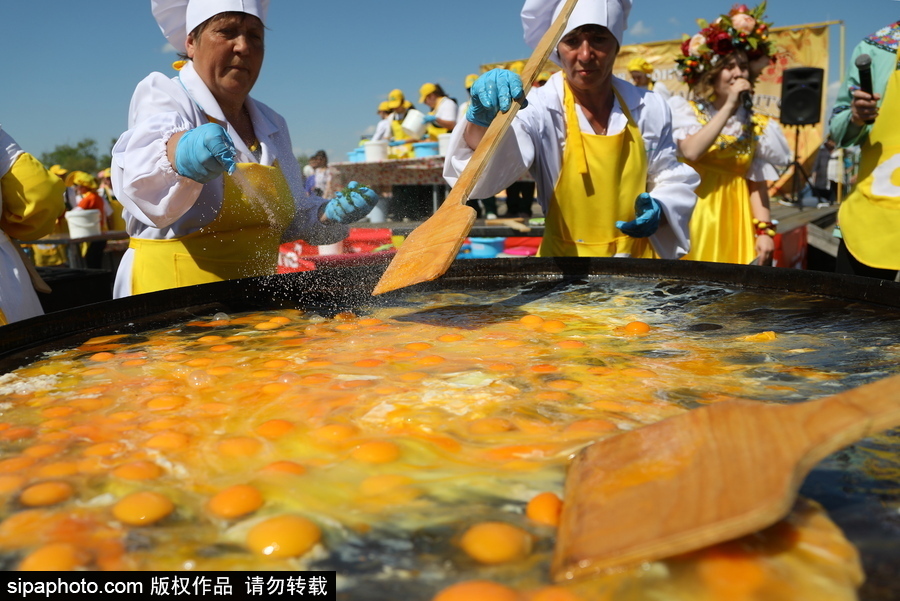 俄羅斯別爾哥羅德州迎接“福明煎蛋”節 欲制作最大煎蛋餐