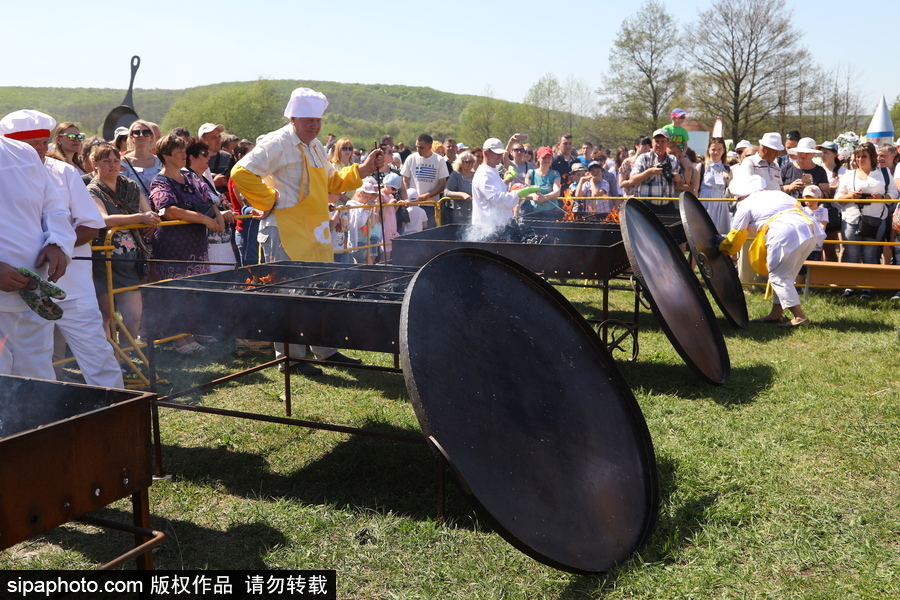 俄羅斯別爾哥羅德州迎接“福明煎蛋”節 欲制作最大煎蛋餐