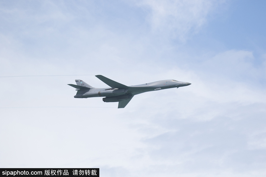 邁阿密海灘航空展開(kāi)幕 民眾沙灘度假觀看表演