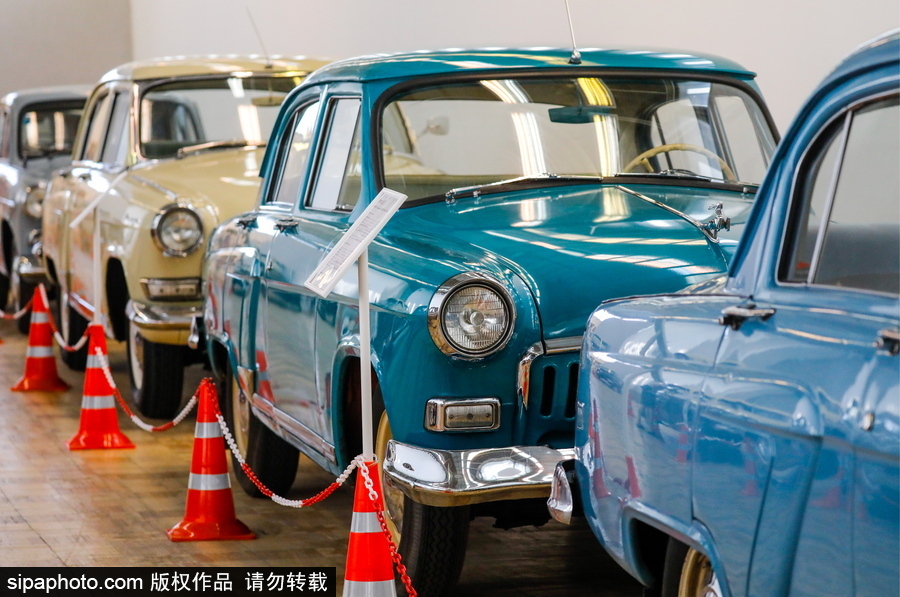 俄羅斯舉行稀有汽車拍賣會 各式古董老爺車亮相