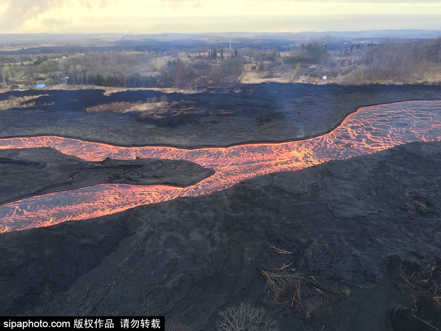 美國基拉韋厄火山持續活躍 巖漿流動似火龍