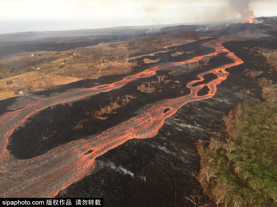根本停不下來 美國基拉韋厄火山巖漿成“紅色河流”